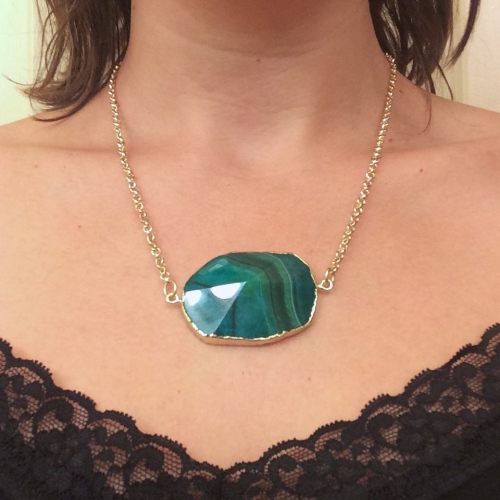 Ishani Emerald Stone Charm Necklace